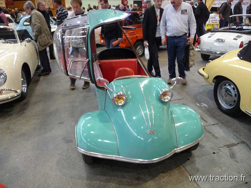 2011_epoquauto (135).jpg - 05/11/2011 - 69000 LYON - EPOQU'AUTO - 33ème Salon International Autos & Motos Anciennes - FMR 3 roues avec toit et ouverture panoramique